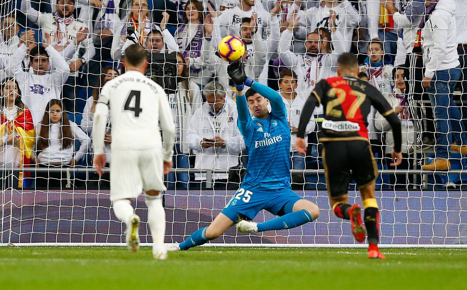 (A defesa do jogo. | Foto: Ángel Martínez/Real Madrid)