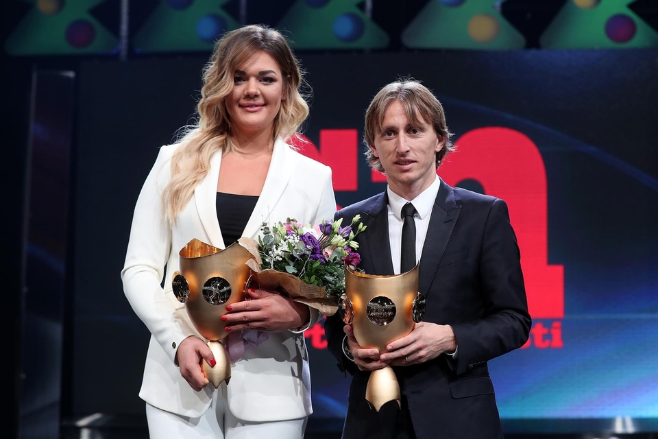 Sandra Perković e Luka Modrić  na premiação.