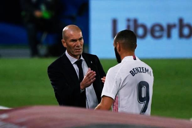 Zidane sobre Benzema: "É o melhor atacante francês da história"