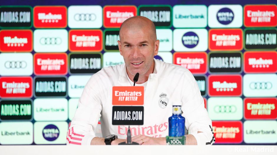 Enigmático, Zidane diz: "Chega um momento em que tem que mudar"