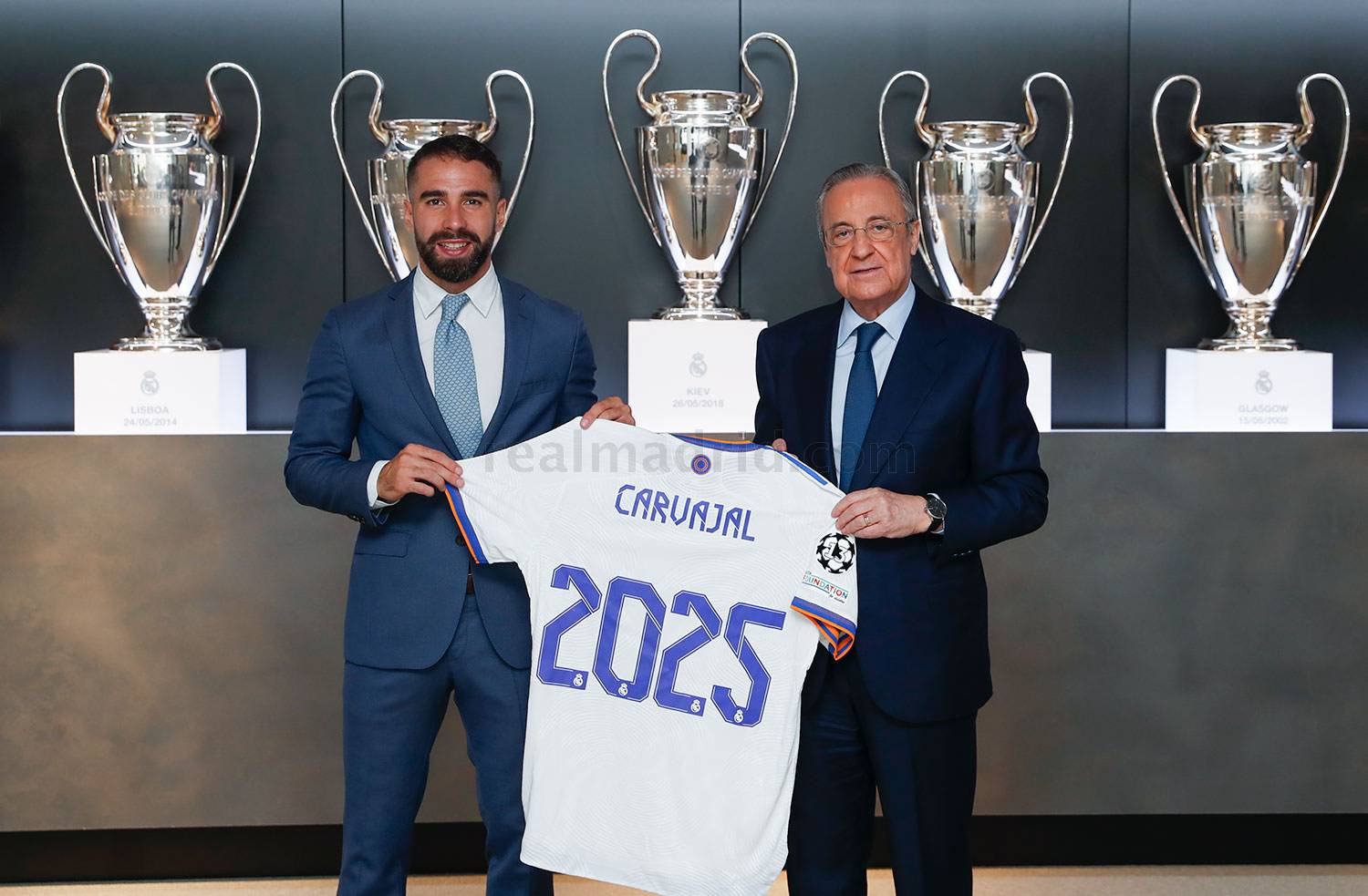 Real Madrid renova contrato de Carvajal até 2025