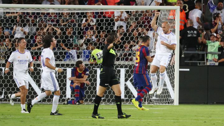 Real Madrid vence Barcelona no 'El Clásico' de lendas