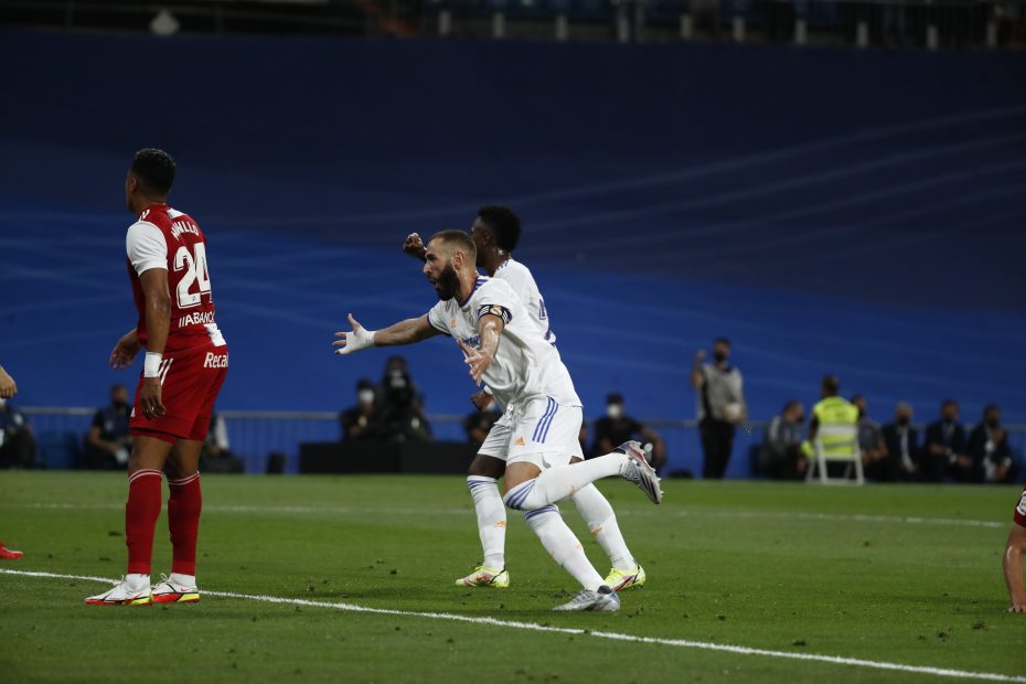Benzema e Vinicius ditam a goleada do Real Madrid no Bernabéu