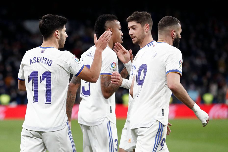 Trio de ataque decide e Real Madrid vence Alavés no Bernabéu