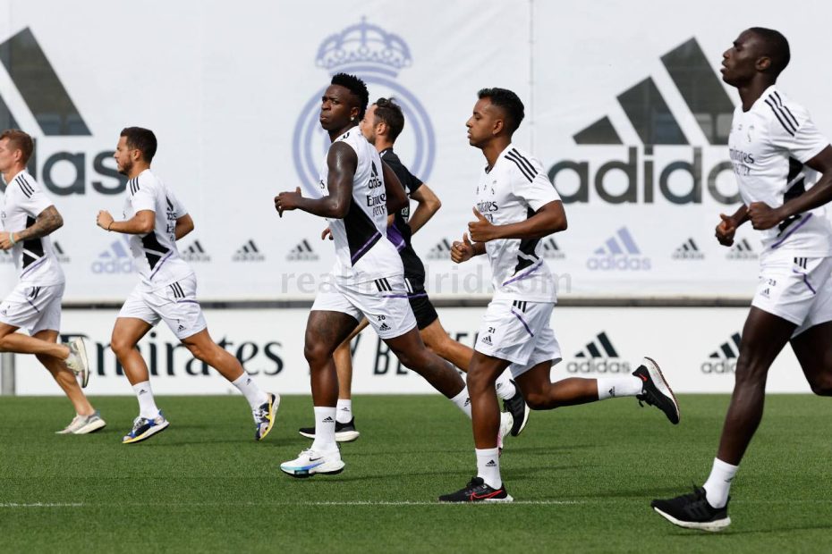 Real Madrid começa preparação para receber Leipzig no Bernabéu