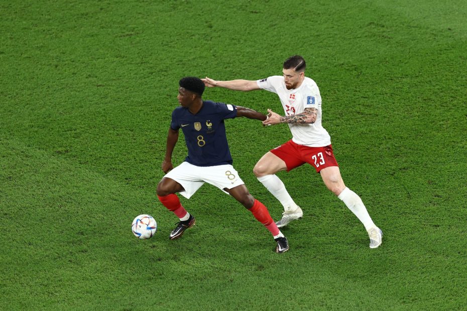 Tchouaméni é titular e França bate Dinamarca com dois de Mbappé