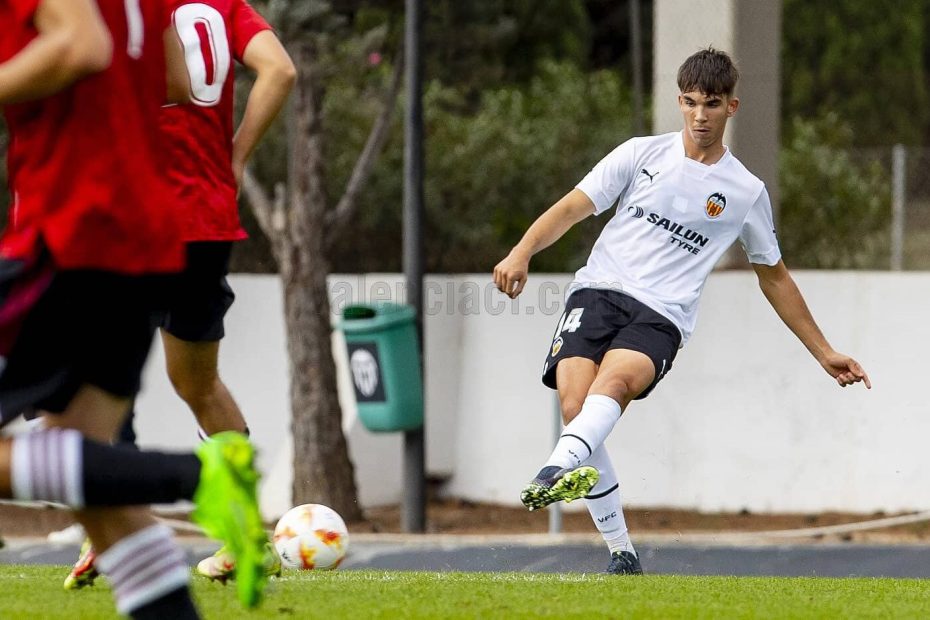 Real Madrid avança em negociação por zagueiro do Valencia