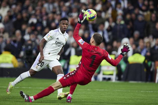 Real Madrid pressiona, mas não sai do empate com a Sociedad