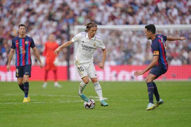Em solo árabe, Real Madrid enfrenta rival Barcelona na Supercopa