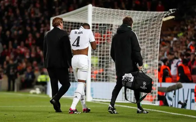 Alaba sofre nova lesão e desfalca Real Madrid por um mês