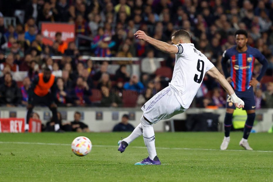 Benzema faz história com hat-trick contra o Barcelona