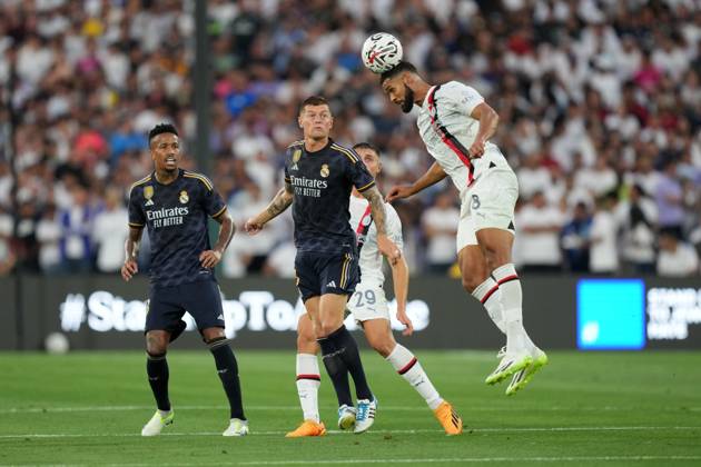 Valverde faz dois, Vini Jr marca e Real Madrid bate Milan de virada