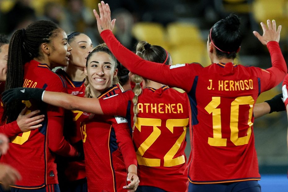 Sem fazer esforço, Espanha vence na estreia na Copa do Mundo