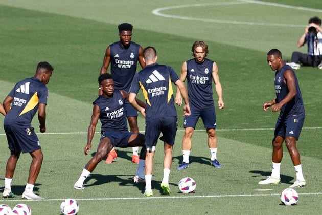 Real Madrid divulga relacionados contra o Almería