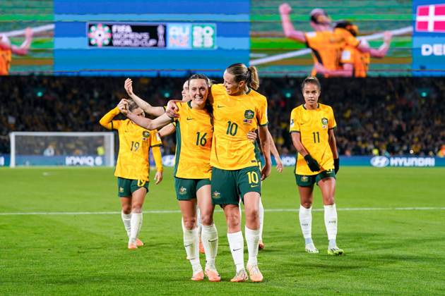 Austrália vence Dinamarca com gol de Raso e avança na Copa