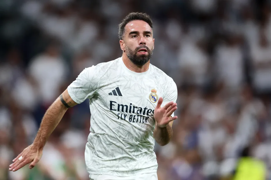 Carvajal evolui em recuperação de lesão e já treina no gramado