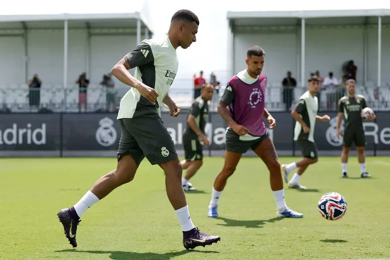 Recuperado, Mbappé treina e deve atuar contra o RB Salzburg