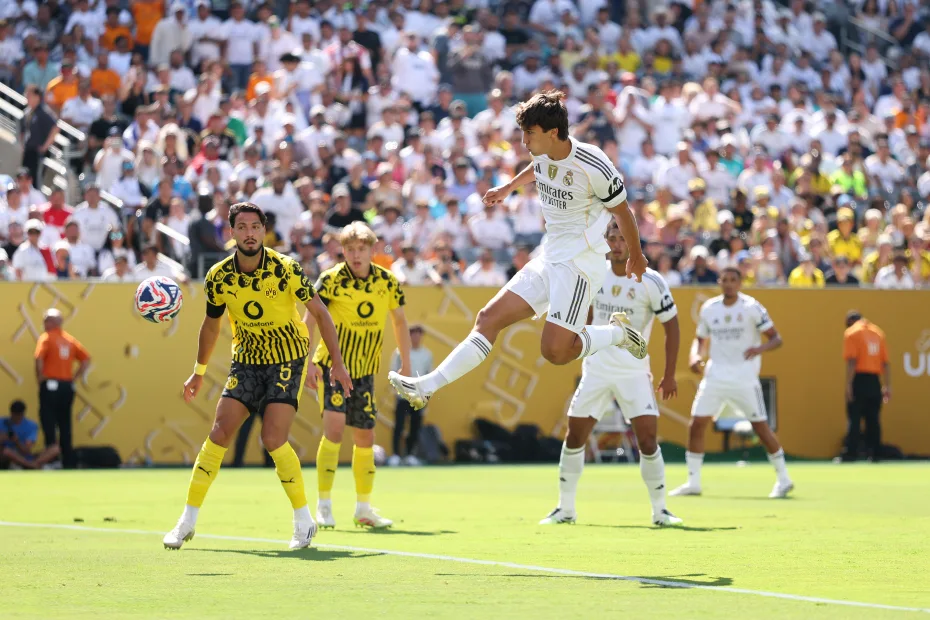 Real Madrid supera Borussia e avança à semi do Mundial
