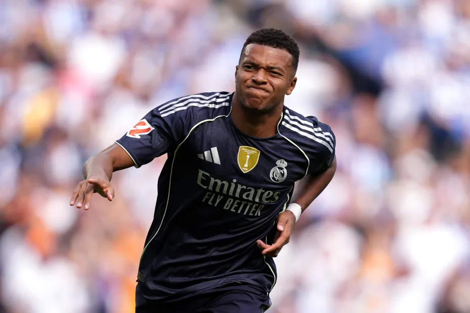 Com um a menos, Real Madrid vence Sociedad com brilho de Mbappé