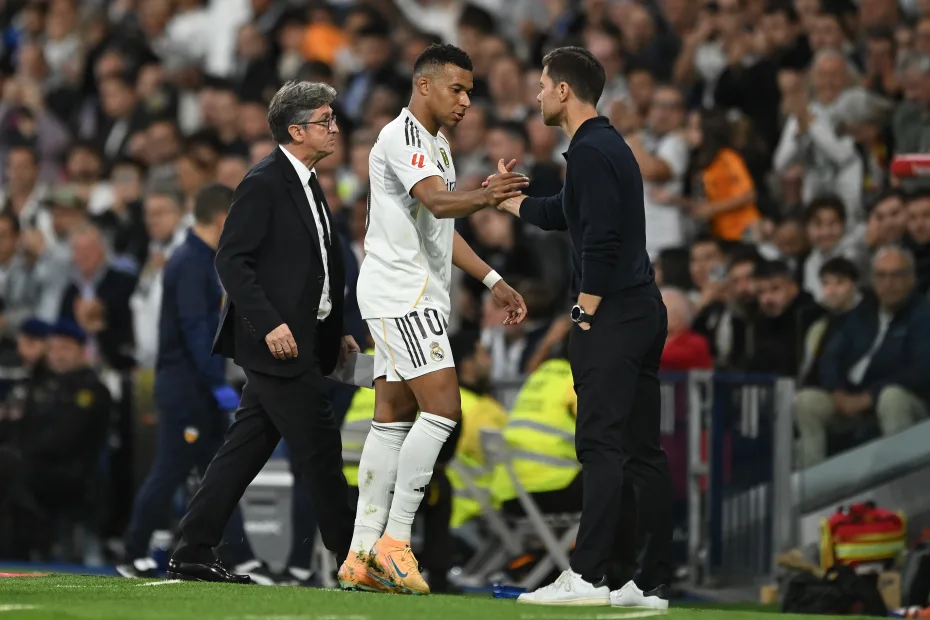 Xabi Alonso cogita titularidade de Mbappé: "Está muito melhor"